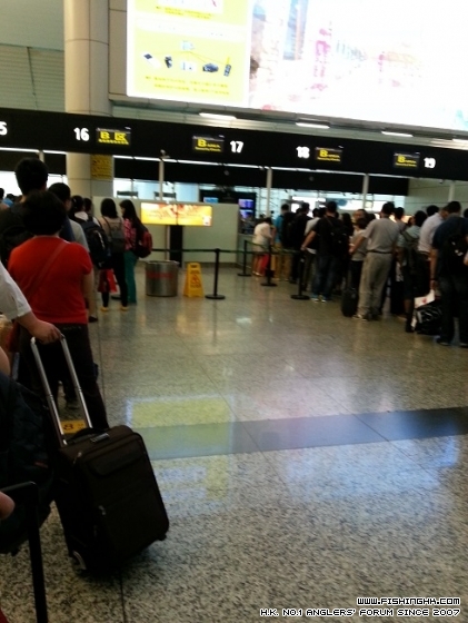3·机场排队.jpg
