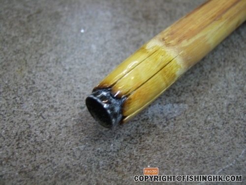 駁口處塗滿厚之漆，