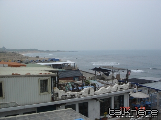 小弟行程第6天晚上的民宿海境,亦有人釣魚