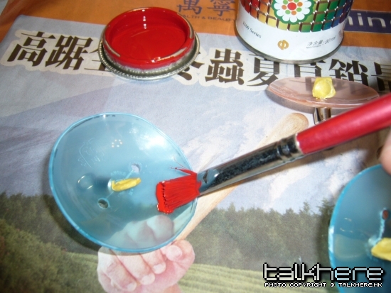開始上紅色油.