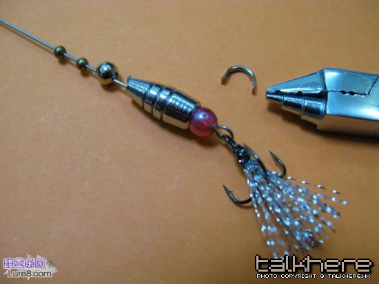 9、装上铜制圆珠，目的是为亮片旋转顺畅