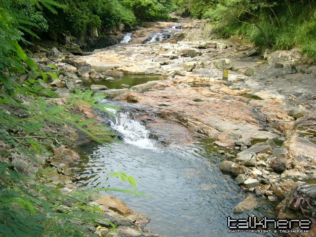 行上D又有個潭.
