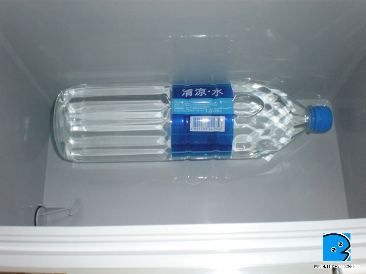 1.5L蒸溜水在中