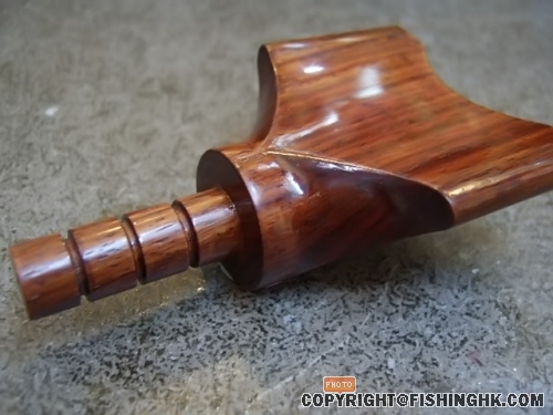 上興厚之漆調配後待成熟後，用天拿水稀釋後薄上。